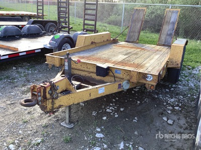 2000 Viking Vee 12 ft T/A Equipment Trailer