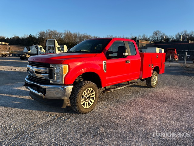 2017 Ford F-250 4x4 Extended Cab Utility Truck