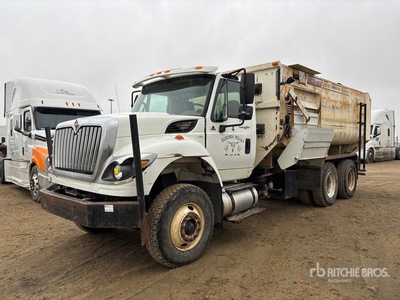 2011 International 7400 6x4 Autocarro trasporto mangime (Inoperable)