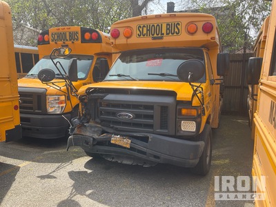 2013 Ford E-350 4x2 18-Seat School Bus