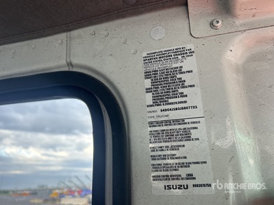 2018 Isuzu NPR HD 4x2 Crew Cab Gesloten vrachtwagen