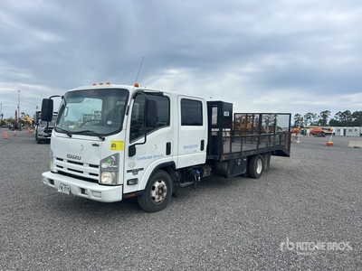 2014 Isuzu NPR HD 4x2 Crew Cab Camion de paisaje
