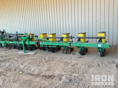 John Deere 1725 16 Row MaxEmerge XP Planter
