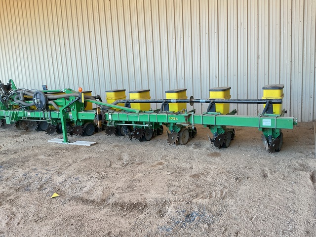 John Deere 1725 16 Row MaxEmerge XP Planter John Deere 1725 16 Row MaxEmerge XP Planter