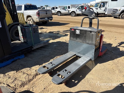 2017 Raymond 8410 6000 lb Electric رافعة الباليت
