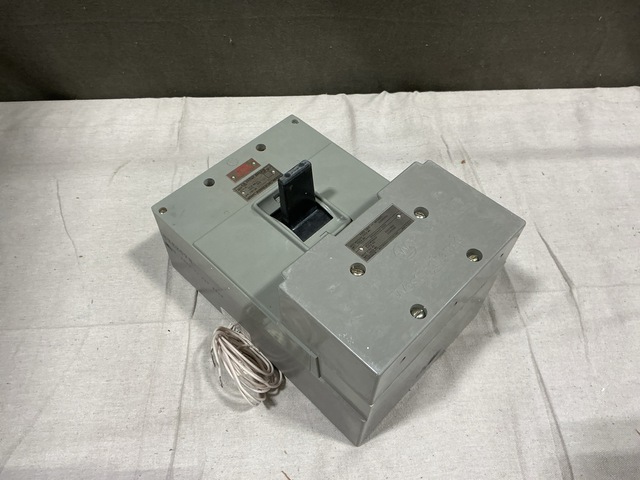 (3) Westinghouse 452D832G01 Circuit Breakers (3) Westinghouse 452D832G01 Circuit Breakers