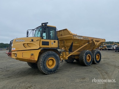 2016 John Deere 300D Series II شاحنة قلابة مفصلية