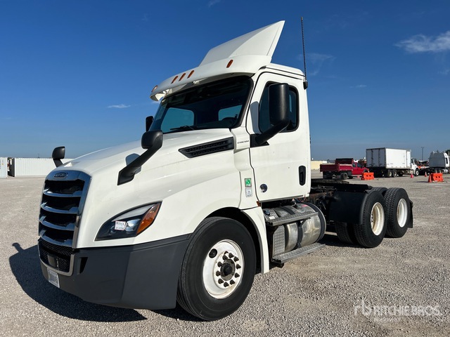 2019 Freightliner Cascadia 126 6x4 T/A Day Cab Truck Tractor