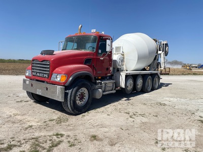 2007 Mack CV513 12x4 Camion hormigonera