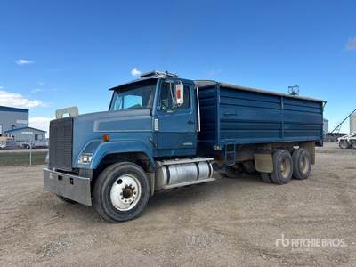 1987 Freightliner FLC112 6x4 Grain Truck