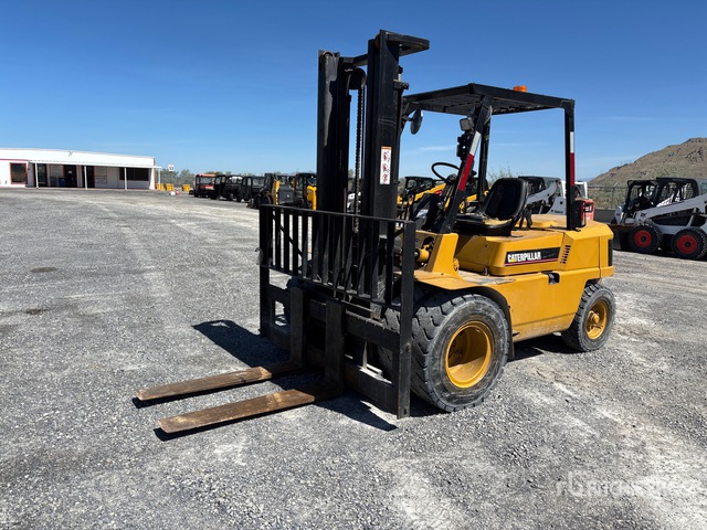 1996 Cat DP40 D 7400 lb Pneumatic Tire Forklift