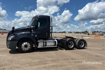 2019 Freightliner Cascadia 126 6x4 T/A Day Cab Truck Tractor