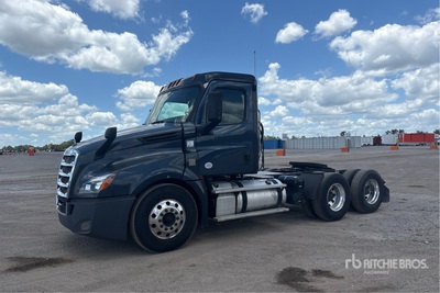 2019 Freightliner Cascadia 126 6x4 T/A Day Cab Truck Tractor