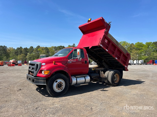 2015 Ford F-750 XL 4x2 S/A Dump Truck