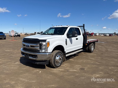 2017 Ford F-350 XLT 4x4 Extended Cab Flatbed Truck