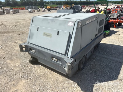 Advance 7765 Ride-On Floor Scrubber