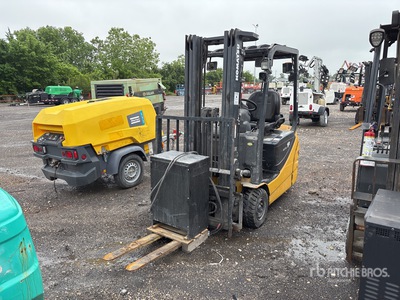 Komatsu FB18MU-12 6600 lb Montacargas Eléctrico