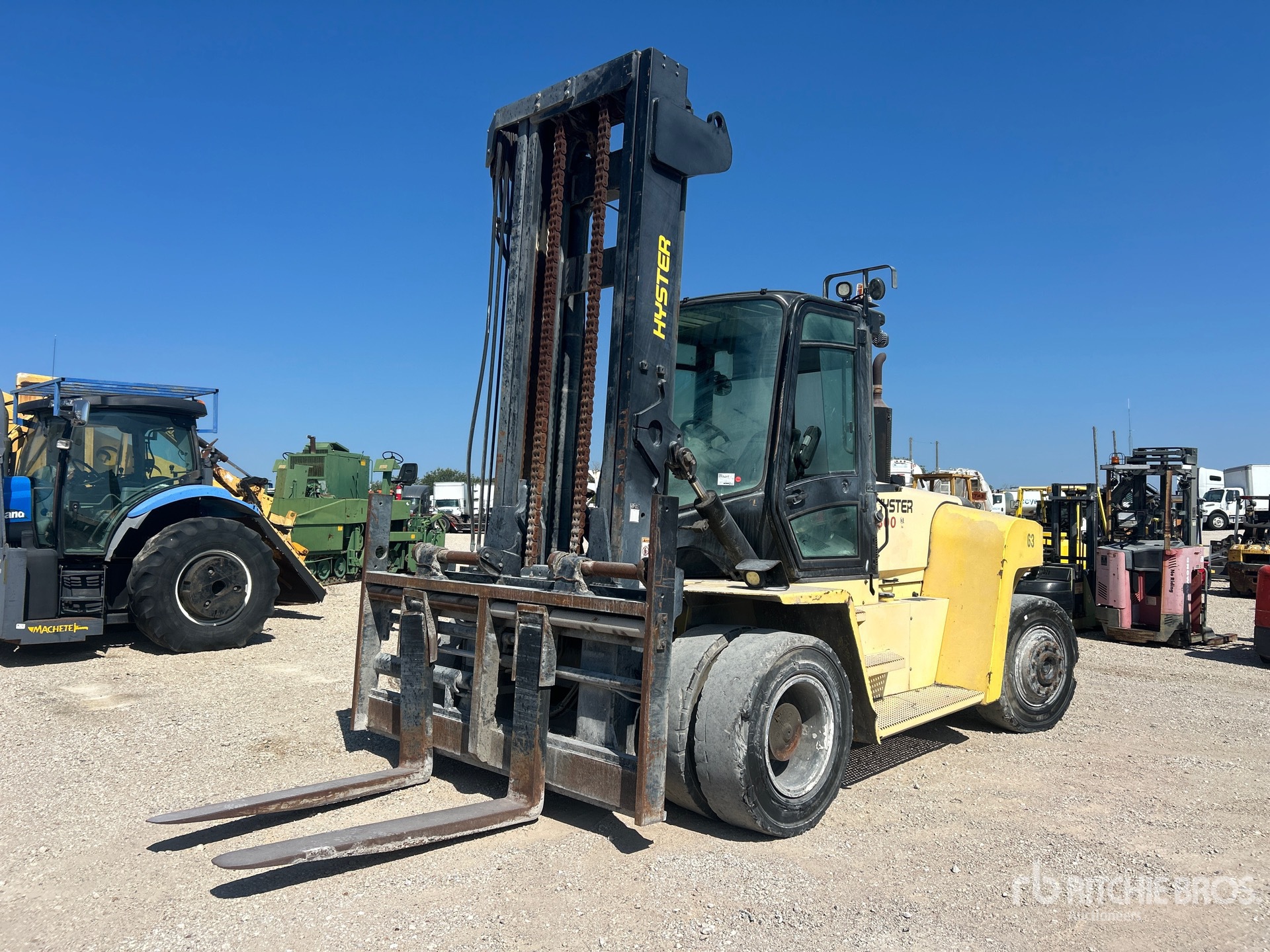 Hyster H300HD2 29000 lb Pneumatic Tire Forklift