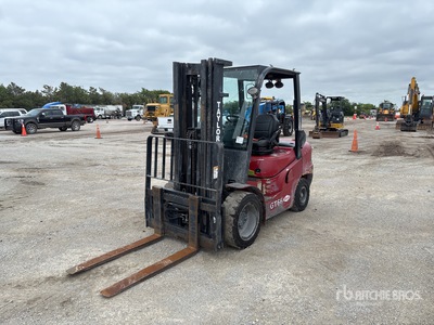 Taylor GT66 5950 lb Pneumatic Tire Heftruck