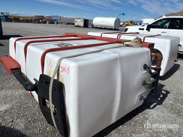 Quantity of (2) 2835 L Water Tank
