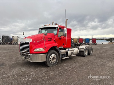 2012 Mack CXU613 6x4 Ciągnik siodłowy T/A z kabiną dzienną