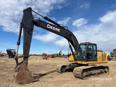 2011 John Deere 200D LC حفارة بجنزير