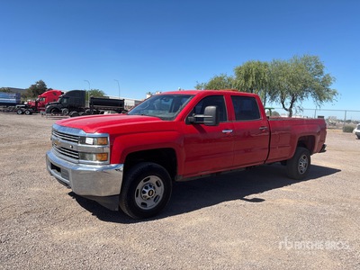 2015 Chevrolet Silverado 2500 4x2 Crew Cab بيك اب