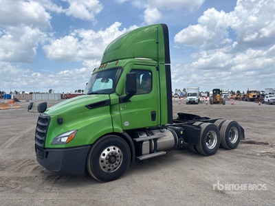 2021 Freightliner Cascadia 116 6x4 T/A Day Cab Truck Tractor
