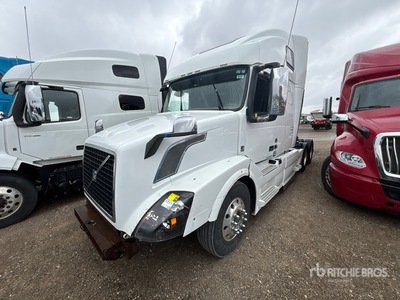 2018 Volvo VNL 6x4 3- Achs Sattelzugmaschine mit Schlafkabine (Inoperable)