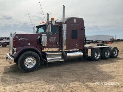 2007 Kenworth W900 8x6 Sleeper Winch Truck