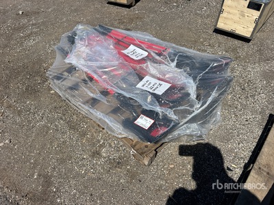 Quantity of (12) Landscaping Hand Tools متنوع/ معدات تنسيق الحدائق