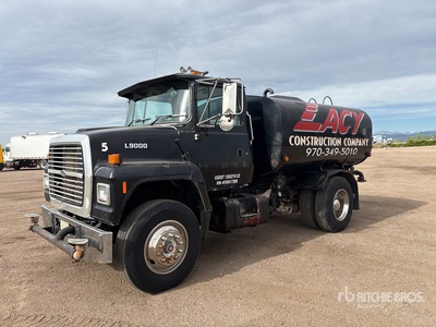 1995 Ford LN9000 4x2 Water Truck