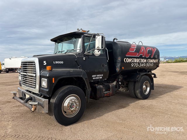 1995 Ford L9000 4x2 Water Truck