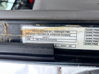 Manitex 4596 45 ton Straight Boom on 2012 Peterbilt 367 8x6 Twin-Steer Ciężarówka z wysięgnikiem