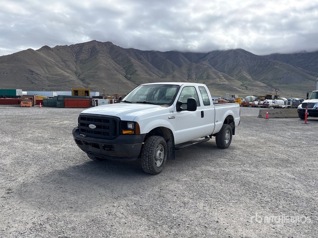 2006 Ford F-350 4x4 Extended Cab Pickup