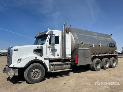 2014 Freightliner Coronado 122SD 22000 L 8x6 Sleeper Tanker Truck