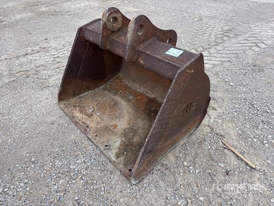 48 in Cleanup Excavator Bucket - Fits Case CX130B