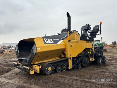 2011 Cat 655 Track Asphalteuse