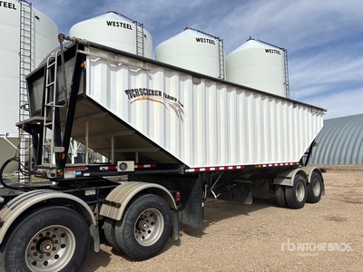 Doepker 30 ft T/A Super B-Train Pup Grain Trailer