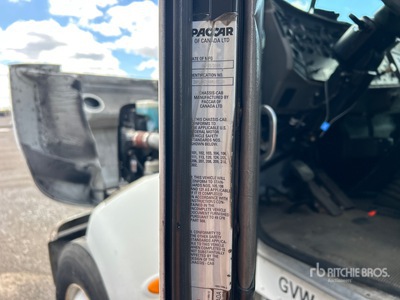 2010 Peterbilt 335 4x2 Gesloten vrachtwagen (Inoperable)