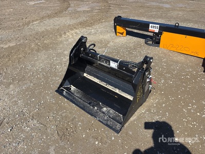 2026 GIYI GY-XKH39F 39 in Multi-Purpose Mini Skid Steer Bucket (Unused)