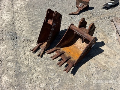 18 in Digging Excavator Bucket