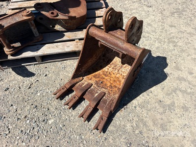 18 in Digging Excavator Bucket