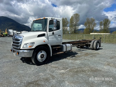 2013 Hino 338 4x2 Fahrgestell