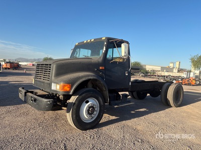 1991 International 4900 4x2 Cab & Chassis