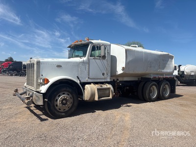 2000 Peterbilt 379 4000 gal 6x4 Water Truck