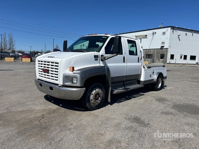2008 GMC C4500 4x2 crew cab Versatile Hauler Truck