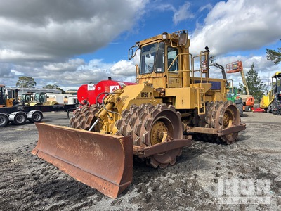 1986 Cat 825C Compacteur de sol 4 roues