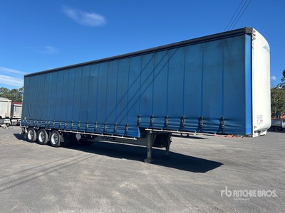 2012 MaxiTrans 13.5 m Tri/A Step Deck Curtain Side Trailer