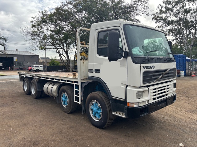 2000 Volvo FM12 8x4 Table Top Truck 2000 Volvo FM12 8x4 Table Top Truck